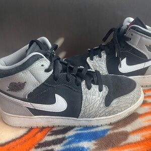 Jordan 1 Mid SE Elephant Print